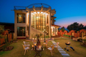 StayVista at PleasantVille with Huge Lawn Area